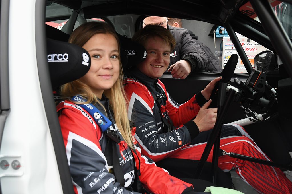 Isabell Kvick og Lasse Karlshøj klar til start med deres Peugeot 208 Rally4-bil i Rally Vestjylland
(Foto: Morten Dam)
